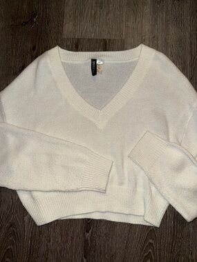 H&M Cream V-Neck Cropped Knit Sweater